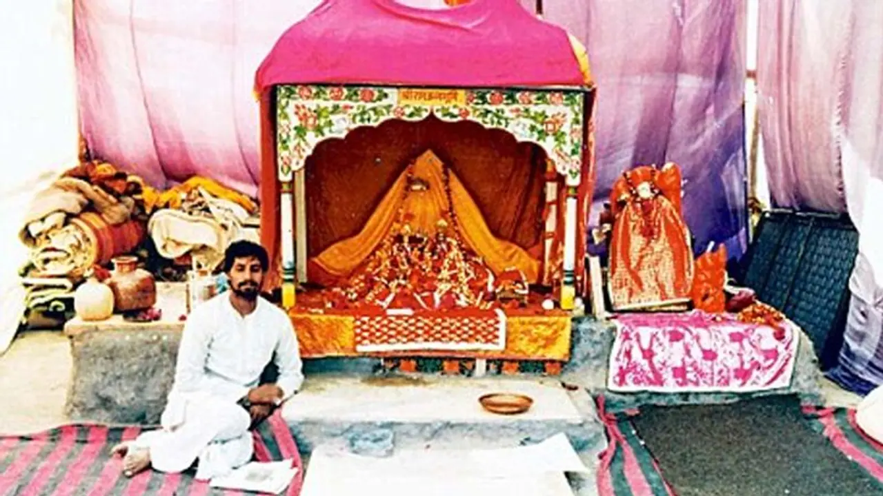 टेंट में विराजमान रामलला को ठंड से बचाने के लिए पहनाए गए ऊनी कपड़े, 7 दिन के लिए 7 पोशाक तैयार