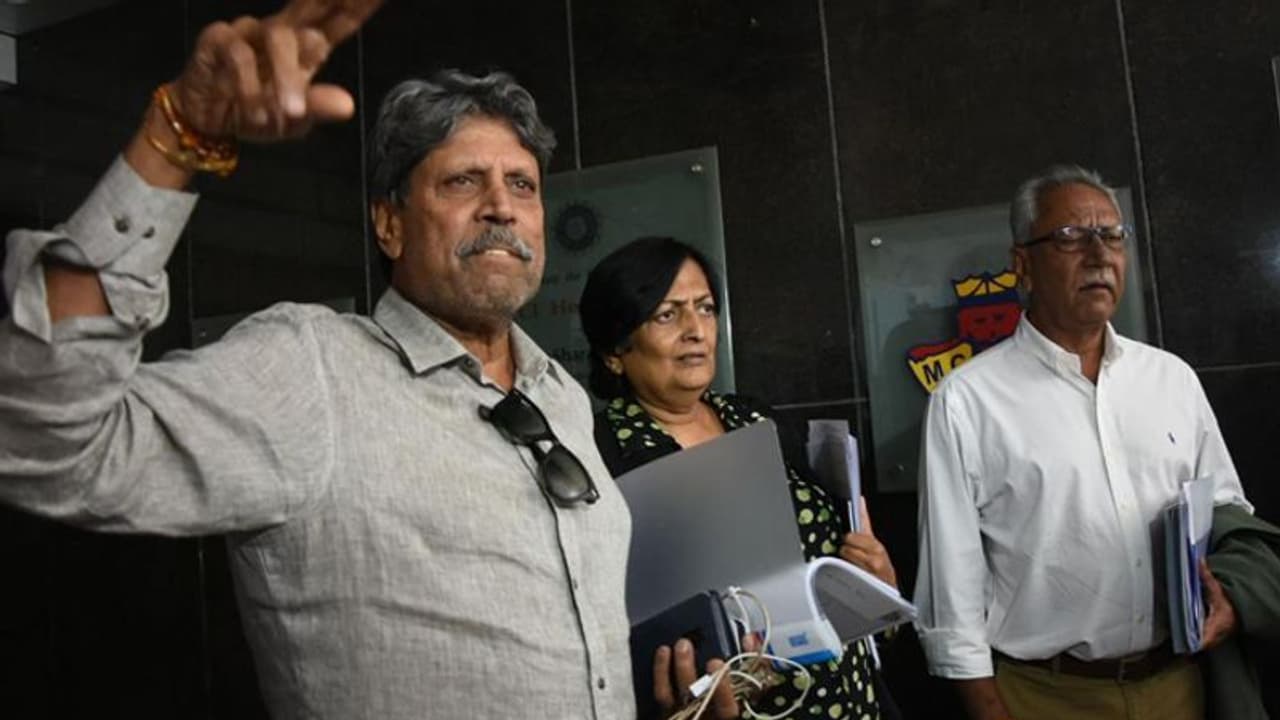 ఆ ఇద్దరికీ బీసీసీఐ క్లీన్చిట్.. తేలనున్న కపిల్ భవితవ్యం ఆ ఇద్దరికీ బీసీసీఐ క్లీన్చిట్.. తేలనున్న కపిల్ భవితవ్యం