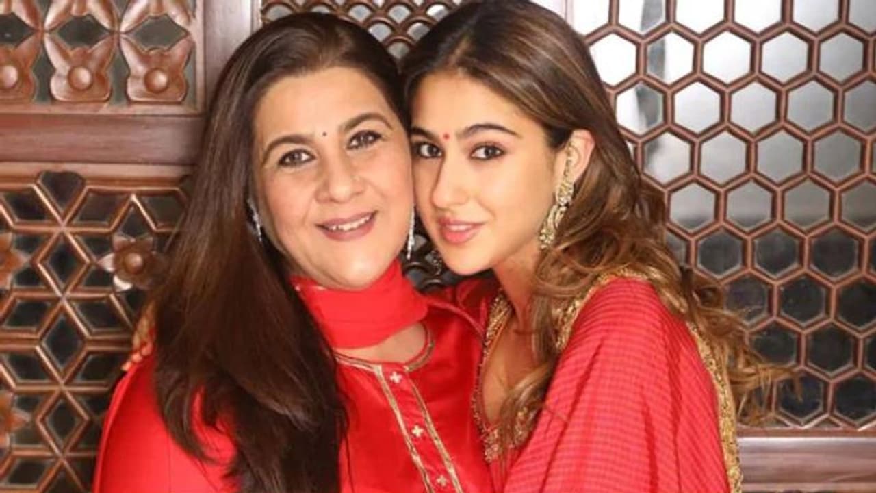 'അമ്മയാണ് നമ്പര് വണ്', അമൃത സിംഗിനെക്കുറിച്ച് വാചാലയായി സാറാ അലി ഖാന് 'അമ്മയാണ് നമ്പര് വണ്', അമൃത സിംഗിനെക്കുറിച്ച് വാചാലയായി സാറാ അലി ഖാന്