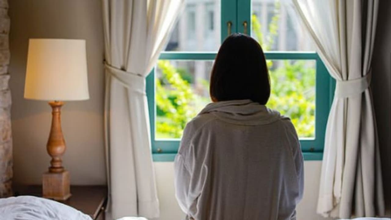 ఆస్తికోసం భర్త, కొడుకు దారుణం.. మతిస్థిమితం లేని మహిళను రైలెక్కించి పంపించి, ఆమె డబ్బులతో జల్సాలు...