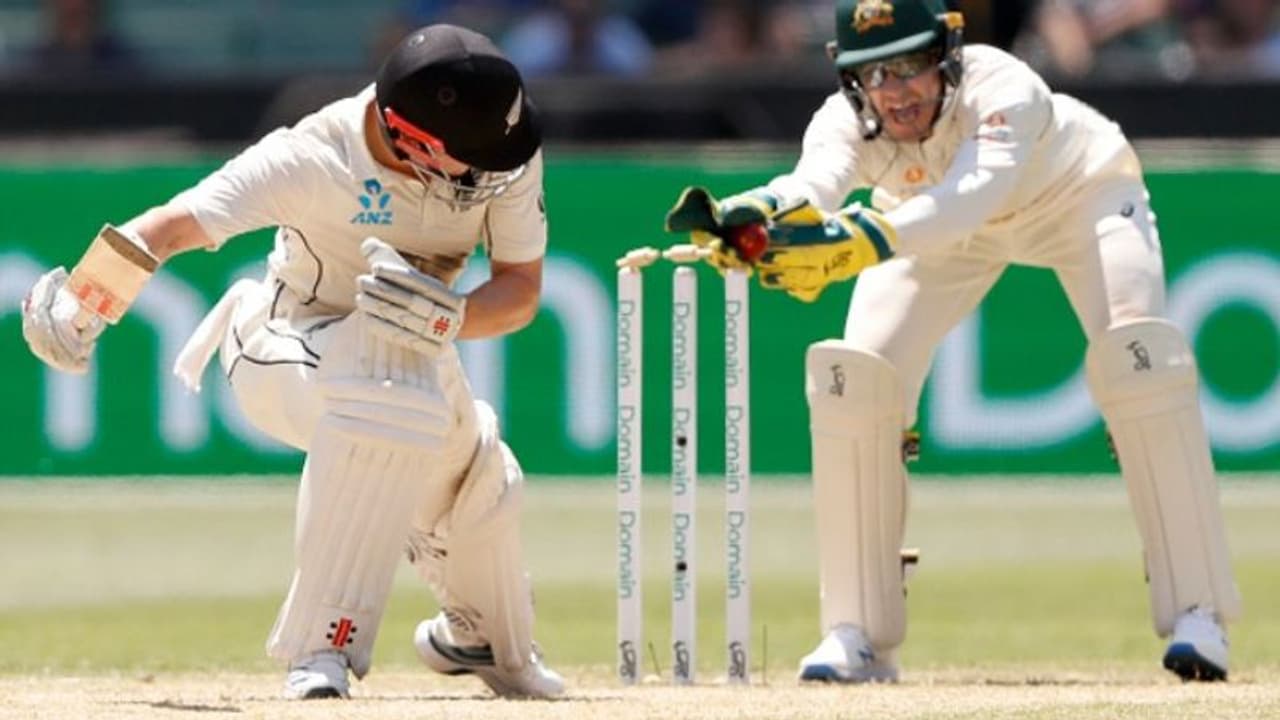 'കണ്ണീന്ന് പൊന്നീച്ച പാറി'...ധോണി സ്റ്റൈല് മിന്നല് സ്റ്റംപിങ്ങുമായി ടിം പെയ്ന്; ഞെട്ടിച്ച് വീഡിയോ 'കണ്ണീന്ന് പൊന്നീച്ച പാറി'...ധോണി സ്റ്റൈല് മിന്നല് സ്റ്റംപിങ്ങുമായി ടിം പെയ്ന്; ഞെട്ടിച്ച് വീഡിയോ