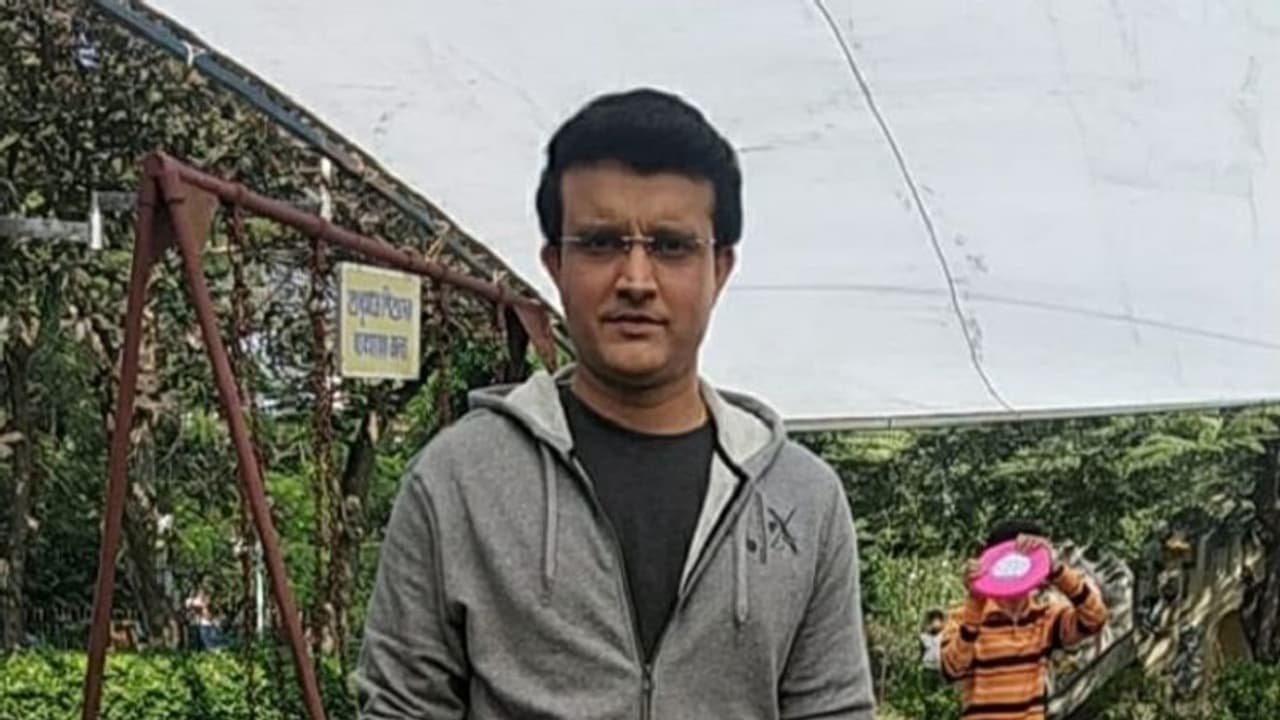 ബംഗാള് ജനതക്കായി ദാദയിറങ്ങി; സർക്കാർ സ്കൂളുകളില് പാർപിച്ചിരിക്കുന്നവർക്ക് 50 ലക്ഷം രൂപയുടെ അരി ബംഗാള് ജനതക്കായി ദാദയിറങ്ങി; സർക്കാർ സ്കൂളുകളില് പാർപിച്ചിരിക്കുന്നവർക്ക് 50 ലക്ഷം രൂപയുടെ അരി