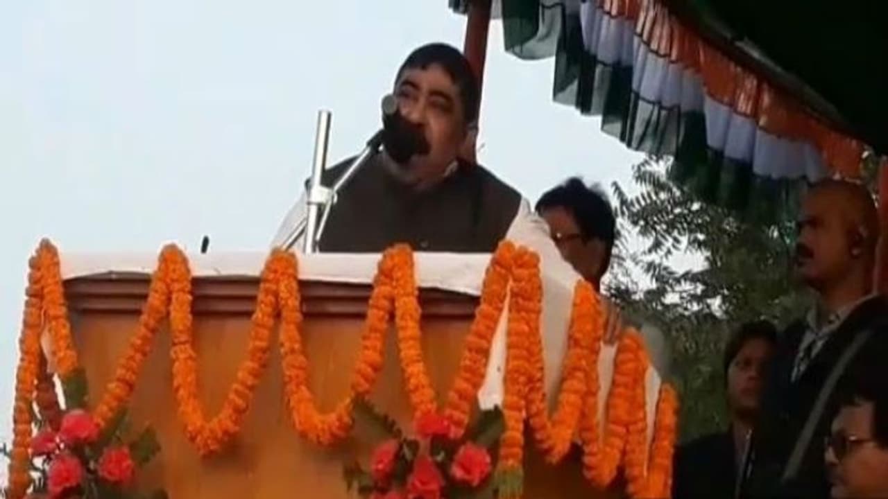 'প্রয়োজনে রক্তবন্যা বইবে, কিন্তু, বাংলায় এনআরসি হতে দেব না', বিজেপিকে হুঙ্কার অনুব্রত মণ্ডলের 'প্রয়োজনে রক্তবন্যা বইবে, কিন্তু, বাংলায় এনআরসি হতে দেব না', বিজেপিকে হুঙ্কার অনুব্রত মণ্ডলের