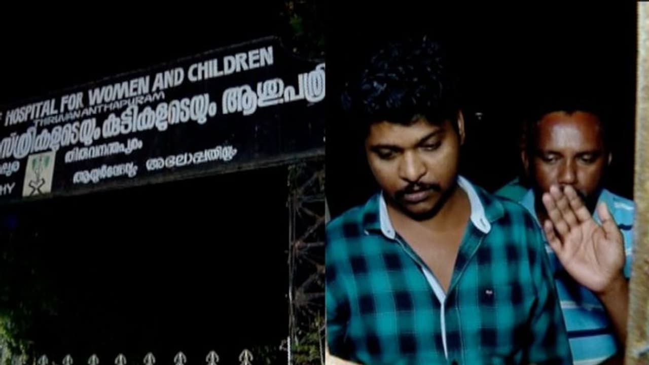 പ്രസവത്തിനിടെ അമ്മയും കുഞ്ഞും മരിച്ചു; ചികിത്സാപ്പിഴവെന്ന് പരാതി, ബന്ധുക്കളുടെ പ്രതിഷേധം പ്രസവത്തിനിടെ അമ്മയും കുഞ്ഞും മരിച്ചു; ചികിത്സാപ്പിഴവെന്ന് പരാതി, ബന്ധുക്കളുടെ പ്രതിഷേധം