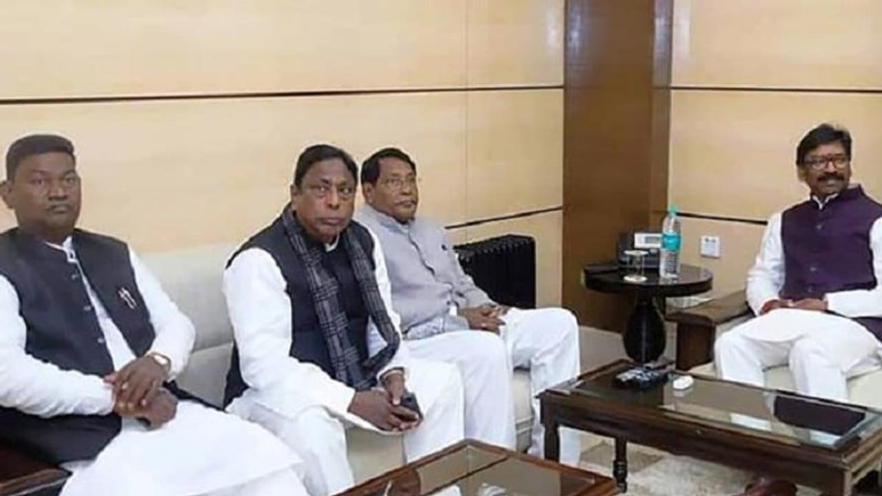 பதவி ஏற்றதும் அதிரடி காட்டிய முதலமைச்சர் !! ஹேமந்த் ஷோரனின் ஆட்டம் ஆரம்பம் !! பதவி ஏற்றதும் அதிரடி காட்டிய முதலமைச்சர் !! ஹேமந்த் ஷோரனின் ஆட்டம் ஆரம்பம் !!