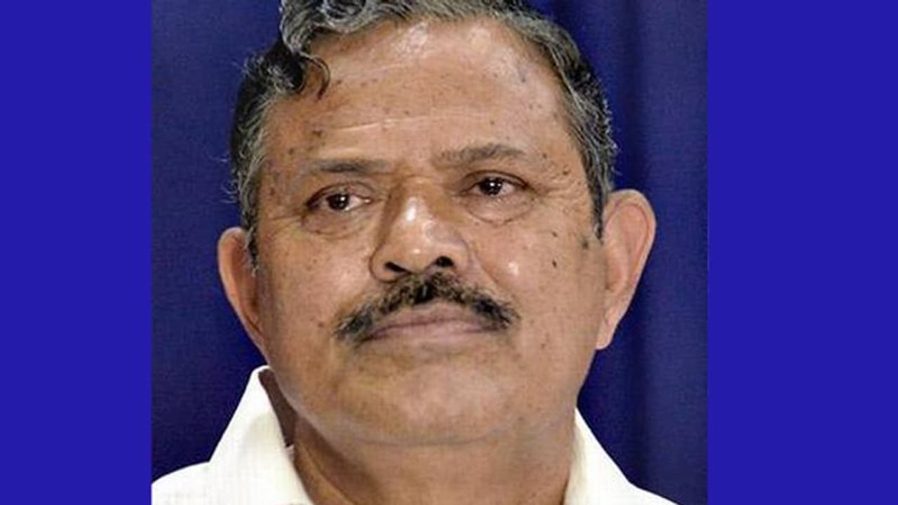 ಮದ್ಯದಂಗಡಿ ತೆರೆಯಿರಿ ಎಂದು ಬಂದವನಿಗೆ ಶಾಸಕರ ಫುಲ್ ಕ್ಲಾಸ್