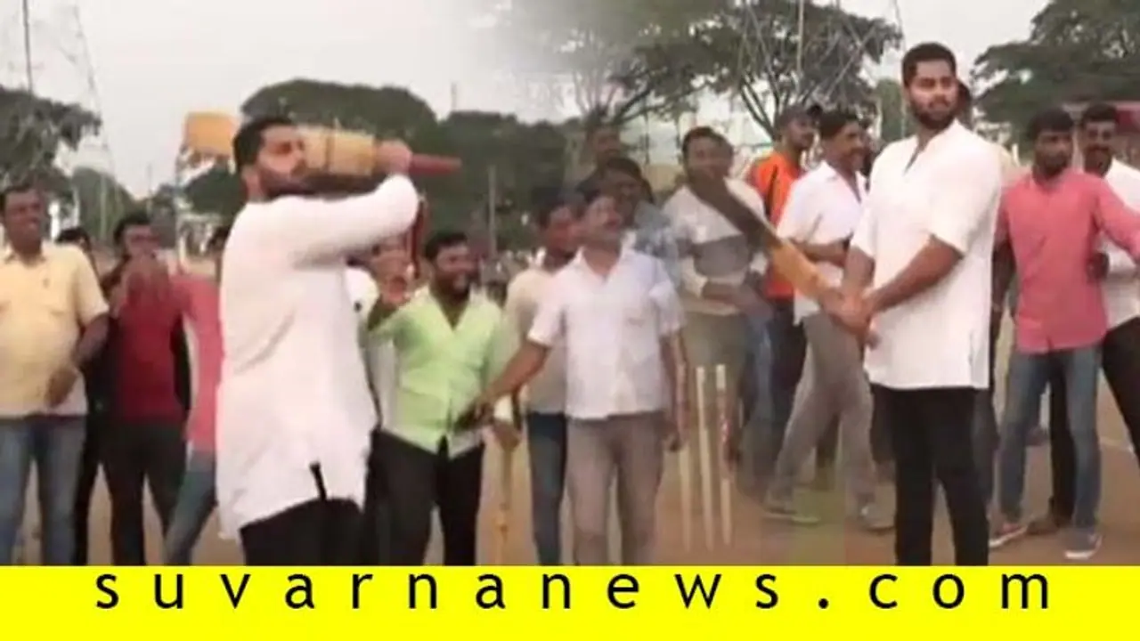 ಒಂದೇ ಕೈಯಲ್ಲಿ ಬ್ಯಾಟ್‌ ಹಿಡಿದು ಚೆಂಡನ್ನು ಆಕಾಶಕ್ಕೆ ಹಾರಿಸಿದ ಅಭಿಷೇಕ್ ಅಂಬರೀಶ್!