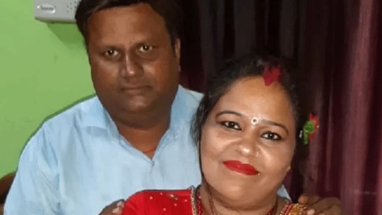 రోడ్డు ప్రమాదంలో భర్త మృతి... భార్య ఏం చేసిందంటే... రోడ్డు ప్రమాదంలో భర్త మృతి... భార్య ఏం చేసిందంటే...