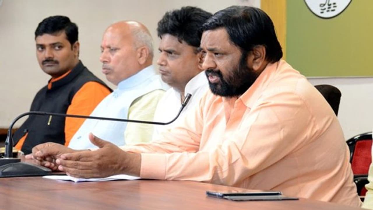 BJP सांसद ने योगी सरकार पर उठाए सवाल, कहा UP में अपराधी बेखौफ; कुछ नहीं कर रही सरकार