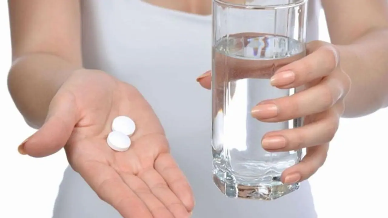 கருக்கலைப்பு மாத்திரை கொடுத்த காதலன்... உயிருக்கு ஆபத்தான நிலையில் 11 ம் வகுப்பு மாணவி..! கருக்கலைப்பு மாத்திரை கொடுத்த காதலன்... உயிருக்கு ஆபத்தான நிலையில் 11 ம் வகுப்பு மாணவி..!