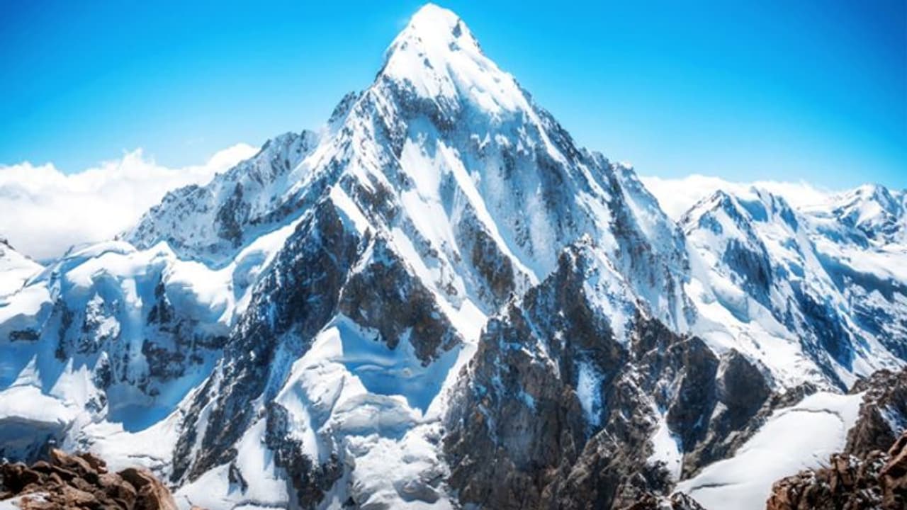 പര്വ്വതങ്ങള് അതിവേഗം ഉരുകുന്നു, ഇനി വരാന് പോകുന്നത് ജലം കിട്ടാത്ത കാലം? പര്വ്വതങ്ങള് അതിവേഗം ഉരുകുന്നു, ഇനി വരാന് പോകുന്നത് ജലം കിട്ടാത്ത കാലം?