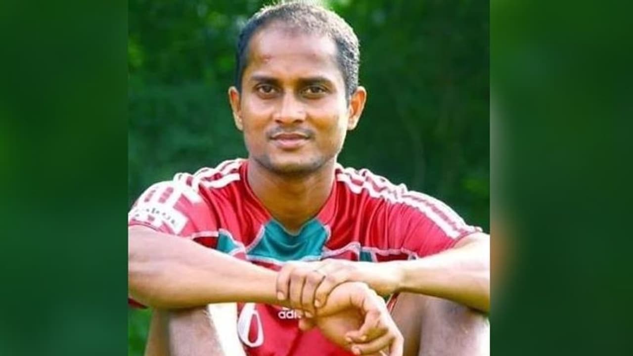 കൈയടിക്കാം സുനില് ഛേത്രിക്ക്: ധന്രാജിന്റെ കുടുംബത്തെ സഹായിക്കാനായി 220 ടിക്കറ്റുകള് വാങ്ങി ഇന്ത്യന് നായകന് കൈയടിക്കാം സുനില് ഛേത്രിക്ക്: ധന്രാജിന്റെ കുടുംബത്തെ സഹായിക്കാനായി 220 ടിക്കറ്റുകള് വാങ്ങി ഇന്ത്യന് നായകന്