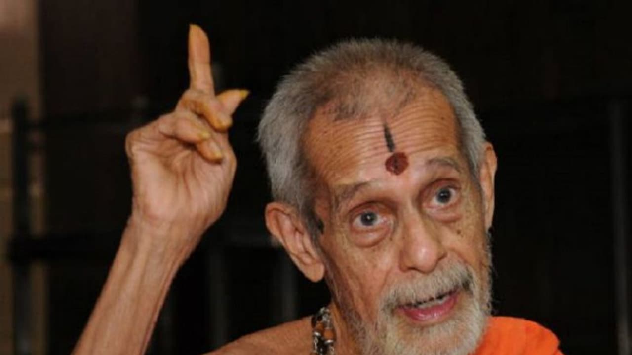 ಬ್ರಾಹ್ಮಣರಿಂದ ದಲಿತ ಸ್ವಾಮೀಜಿಗೆ ಪಾದಪೂಜೆ ಮಾಡಿಸಿದ್ದರು ಪೇಜಾವರ ಶ್ರೀಗಳು!