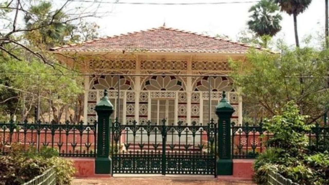 পৌষমেলায় নয়া বিতর্ক, শ্লীলতাহানিতে অভিযুক্ত খোদ বিশ্বভারতীর উপাচার্য পৌষমেলায় নয়া বিতর্ক, শ্লীলতাহানিতে অভিযুক্ত খোদ বিশ্বভারতীর উপাচার্য