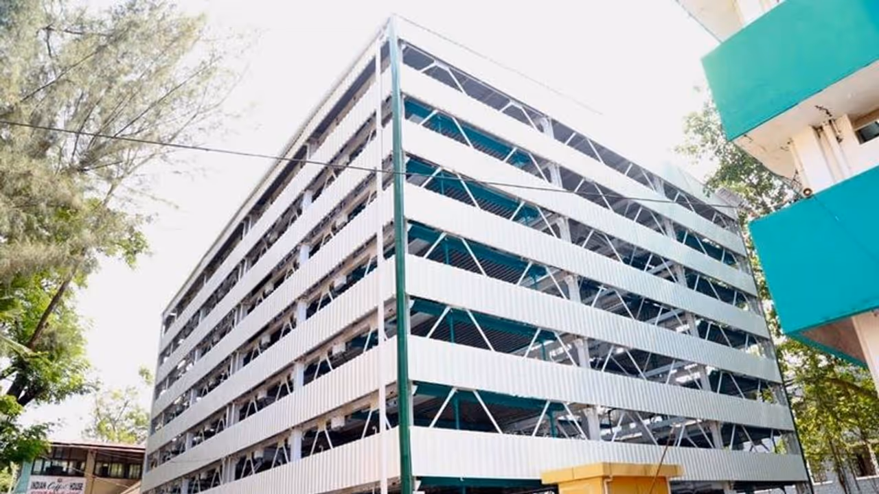 ഏഴുനിലകളിലായി 102 കാറുകള്ക്ക് പാര്ക്കിംഗ്; അമൃത് പദ്ധതിയിലൂടെ തിരുവനന്തപുരത്ത് പുത്തന് സംവിധാനം ഏഴുനിലകളിലായി 102 കാറുകള്ക്ക് പാര്ക്കിംഗ്; അമൃത് പദ്ധതിയിലൂടെ തിരുവനന്തപുരത്ത് പുത്തന് സംവിധാനം