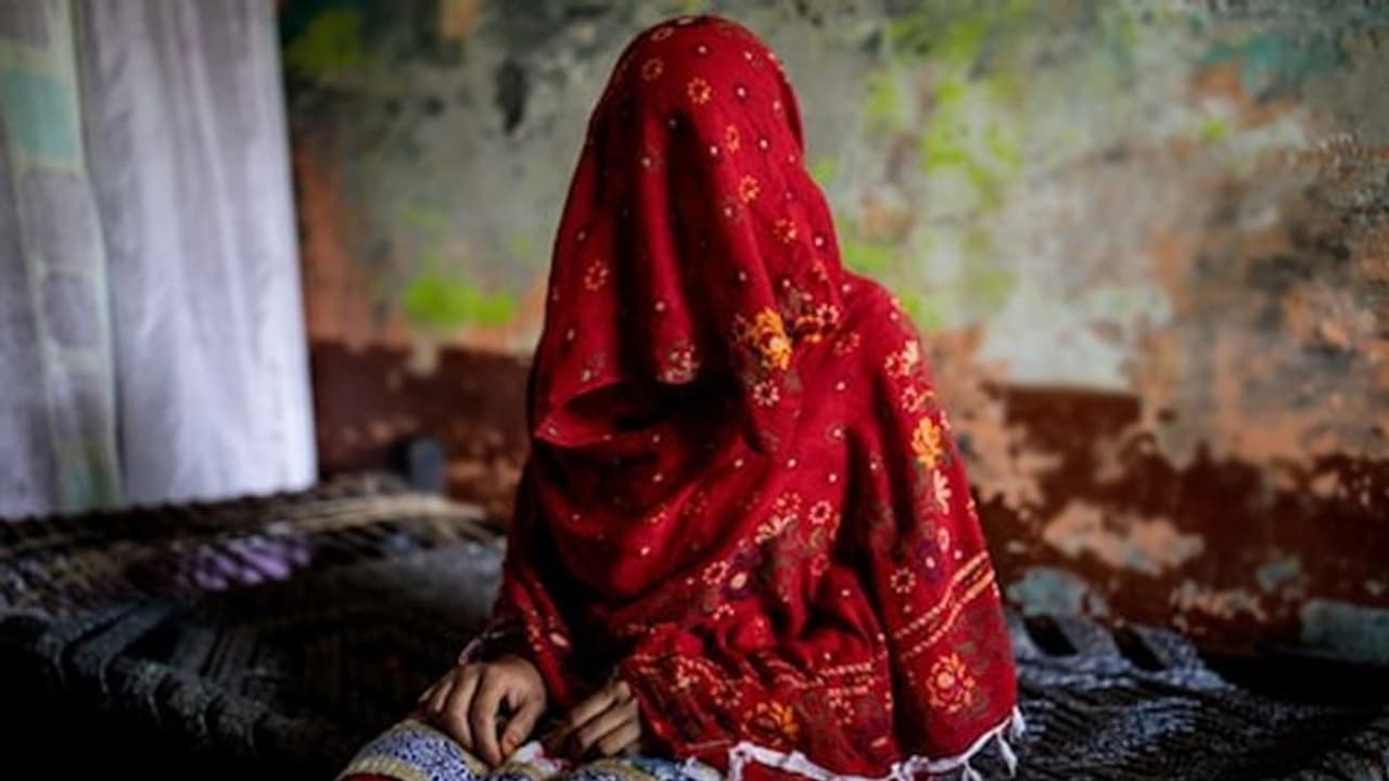 पिता भाई ने किया रेप, पैसों के लिए दूसरों से भी कराया दुष्कर्म, शादी होने के बाद ऐसे हुआ खुलासा पिता भाई ने किया रेप, पैसों के लिए दूसरों से भी कराया दुष्कर्म, शादी होने के बाद ऐसे हुआ खुलासा