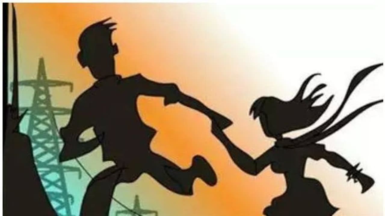 ഭർത്താവിനെയും മകളെയും ഉപേക്ഷിച്ച് കാമുകനൊപ്പം പോയി; യുവതി റിമാൻഡിൽ ഭർത്താവിനെയും മകളെയും ഉപേക്ഷിച്ച് കാമുകനൊപ്പം പോയി; യുവതി റിമാൻഡിൽ