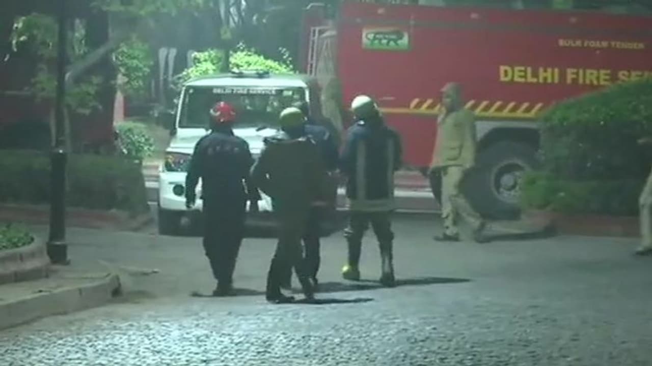 प्रधानमंत्री के आवासीय या कार्यालय परिसर में नहीं, एसपीजी रिसेप्शन परिसर में लगी आग प्रधानमंत्री के आवासीय या कार्यालय परिसर में नहीं, एसपीजी रिसेप्शन परिसर में लगी आग