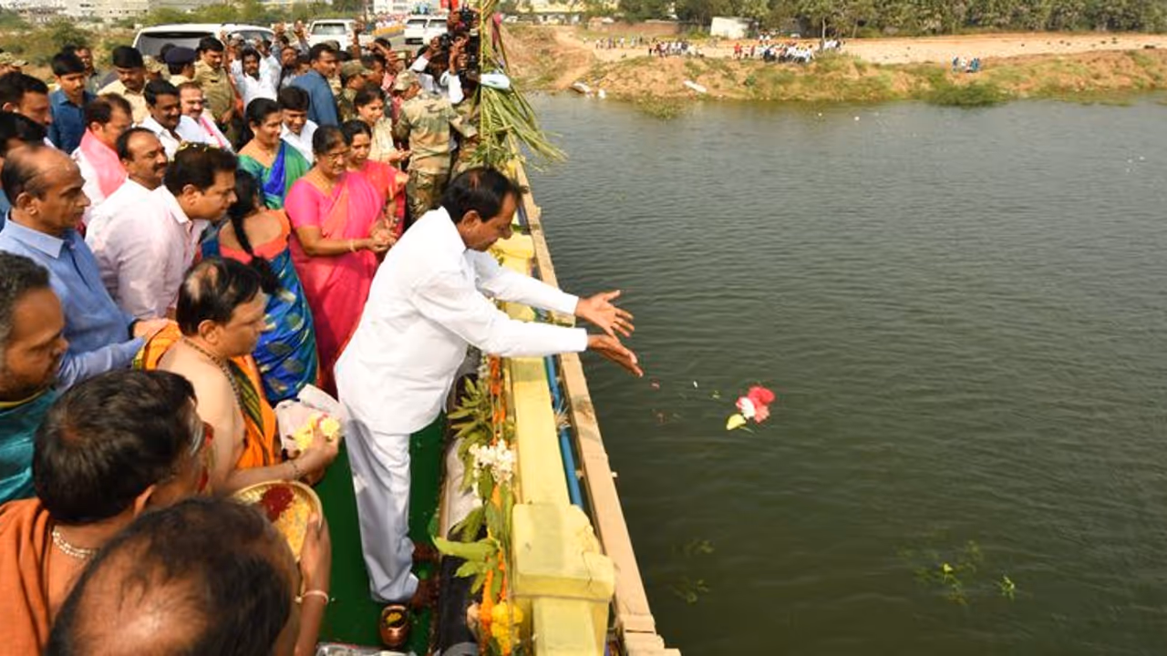 తుపాకులగూడెం బ్యారేజీకి సమ్మక్క పేరు: కేసీఆర్ తుపాకులగూడెం బ్యారేజీకి సమ్మక్క పేరు: కేసీఆర్