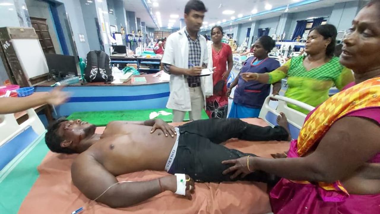 ஊராட்சித் தலைவர் தேர்தல் !! தூத்துக்குடி அருகே பயங்கரம் !! தேர்தல் தகராறில் ஒருவர் சரமாரியாக வெட்டிக் கொலை !!