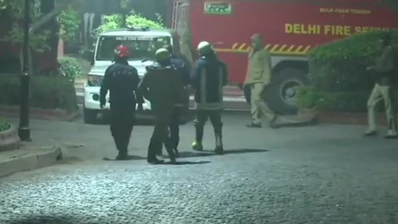 ಪ್ರಧಾನಿ ನರೇಂದ್ರ ಮೋದಿ ನಿವಾಸದ ಬಳಿ ಬೆಂಕಿ ಪ್ರಧಾನಿ ನರೇಂದ್ರ ಮೋದಿ ನಿವಾಸದ ಬಳಿ ಬೆಂಕಿ