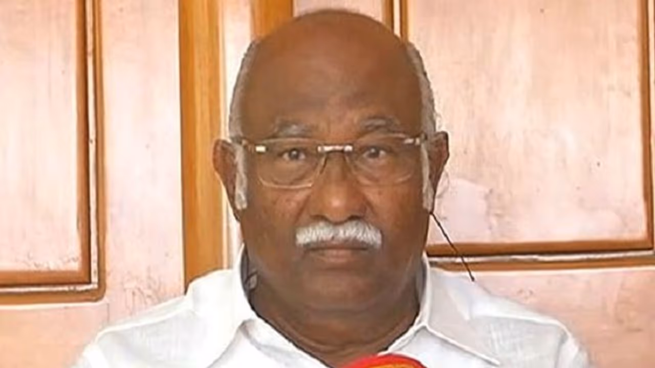 இனியும் இதை செய்யாவிட்டால் அதிமுகவை காப்பாற்ற முடியாது...!! குமுறிக்குமுறி வெடிக்கும் அதிமுக Ex எம்பி...!! இனியும் இதை செய்யாவிட்டால் அதிமுகவை காப்பாற்ற முடியாது...!! குமுறிக்குமுறி வெடிக்கும் அதிமுக Ex எம்பி...!!