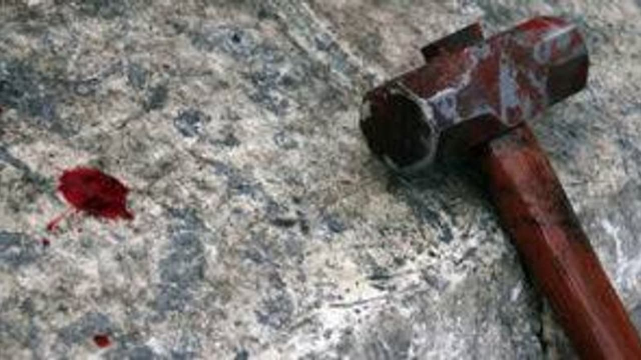 உன்னுடைய பொண்ணாட்டி இனி என்னுடைய காதலி.. அவளை தொந்தரவு செய்யாதே.. டார்ச்சர் செய்த கணவருக்கு மண்டை உடைப்பு.! உன்னுடைய பொண்ணாட்டி இனி என்னுடைய காதலி.. அவளை தொந்தரவு செய்யாதே.. டார்ச்சர் செய்த கணவருக்கு மண்டை உடைப்பு.!