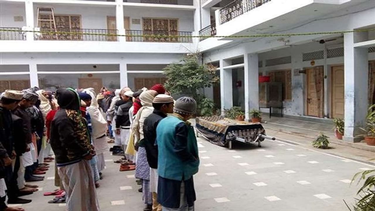 CAA के विरोध में मची भगदड़ में बेटा हुआ गिरफ्तार, पिता ने सदमे में तोड़ा दम