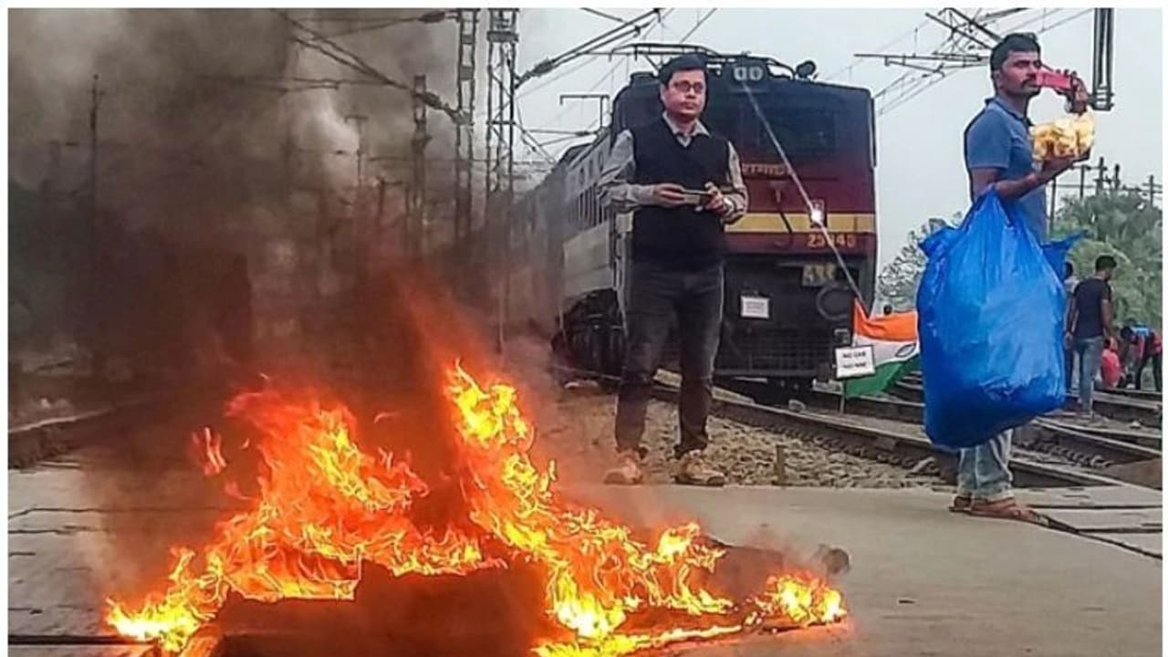 കടുത്ത നടപടിയുമായി റെയില്വേയും; സമരക്കാരില് നിന്ന് 80 കോടി ഈടാക്കും കടുത്ത നടപടിയുമായി റെയില്വേയും; സമരക്കാരില് നിന്ന് 80 കോടി ഈടാക്കും