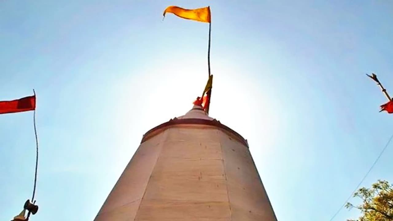 नहीं है मंदिर जाने का समय तो शिखर दर्शन से भी मिल सकता है पूरा फल, ध्यान रखें ये 2 बातें नहीं है मंदिर जाने का समय तो शिखर दर्शन से भी मिल सकता है पूरा फल, ध्यान रखें ये 2 बातें