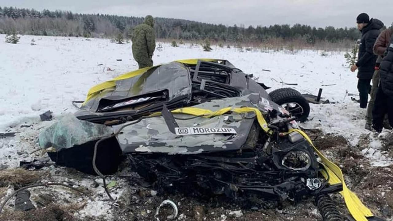 രണ്ടരക്കോടിയുടെ വാഹനം 1000 അടിയില് നിന്നും താഴെയിട്ട് തവിടുപൊടിയാക്കി യുവാവ്! രണ്ടരക്കോടിയുടെ വാഹനം 1000 അടിയില് നിന്നും താഴെയിട്ട് തവിടുപൊടിയാക്കി യുവാവ്!