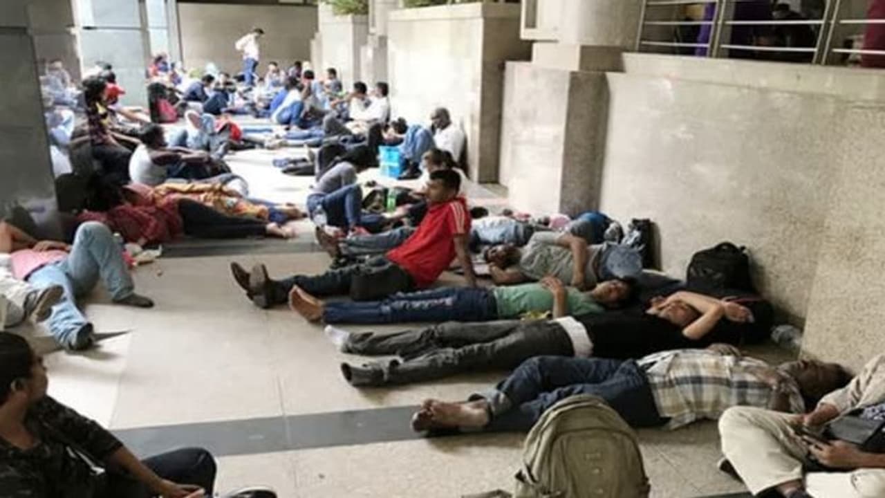 மோடி அமித்ஷாவுக்கு பதிலடி கொடுத்த மலேசியா...!! 23 ஆயிரம் இந்தியர்களை அதிரடியாக வெளியேற்றுகிறது...!! மோடி அமித்ஷாவுக்கு பதிலடி கொடுத்த மலேசியா...!! 23 ஆயிரம் இந்தியர்களை அதிரடியாக வெளியேற்றுகிறது...!!