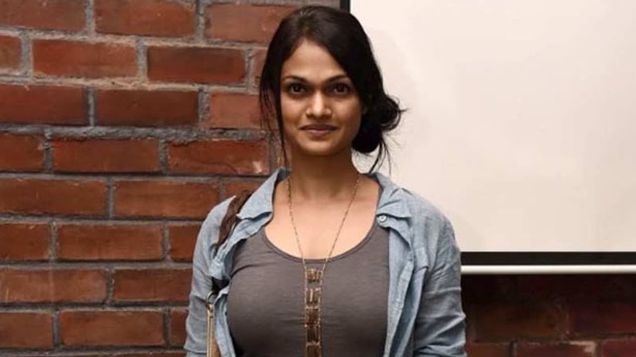 சுச்சி லீக்ஸ் சுசித்ராவின் அடுத்த அதிரடி... சோசியல் மீடியாவில் தீயாய் பரவும் வீடியோ...!