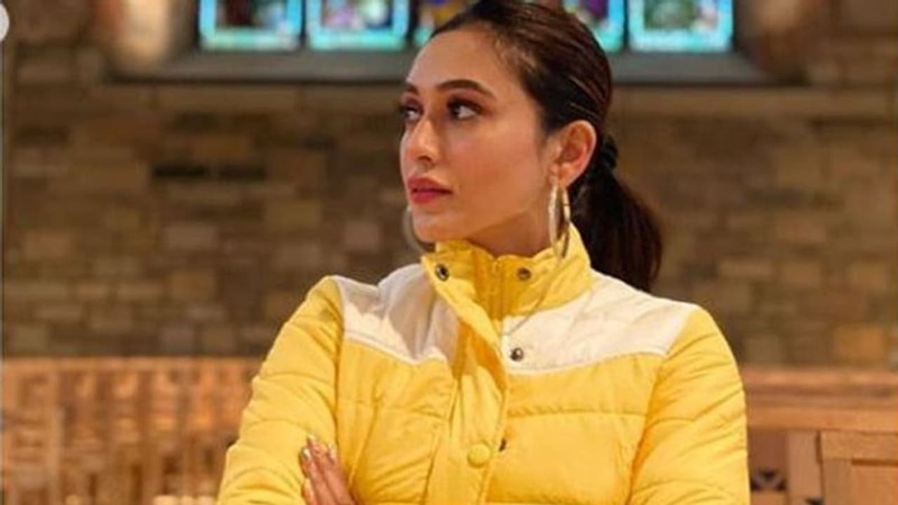 ব্যবহার করুন ভেষজ রং, রাঙিয়ে দেওয়ার আগে টিপস দিলেন মিমি ব্যবহার করুন ভেষজ রং, রাঙিয়ে দেওয়ার আগে টিপস দিলেন মিমি