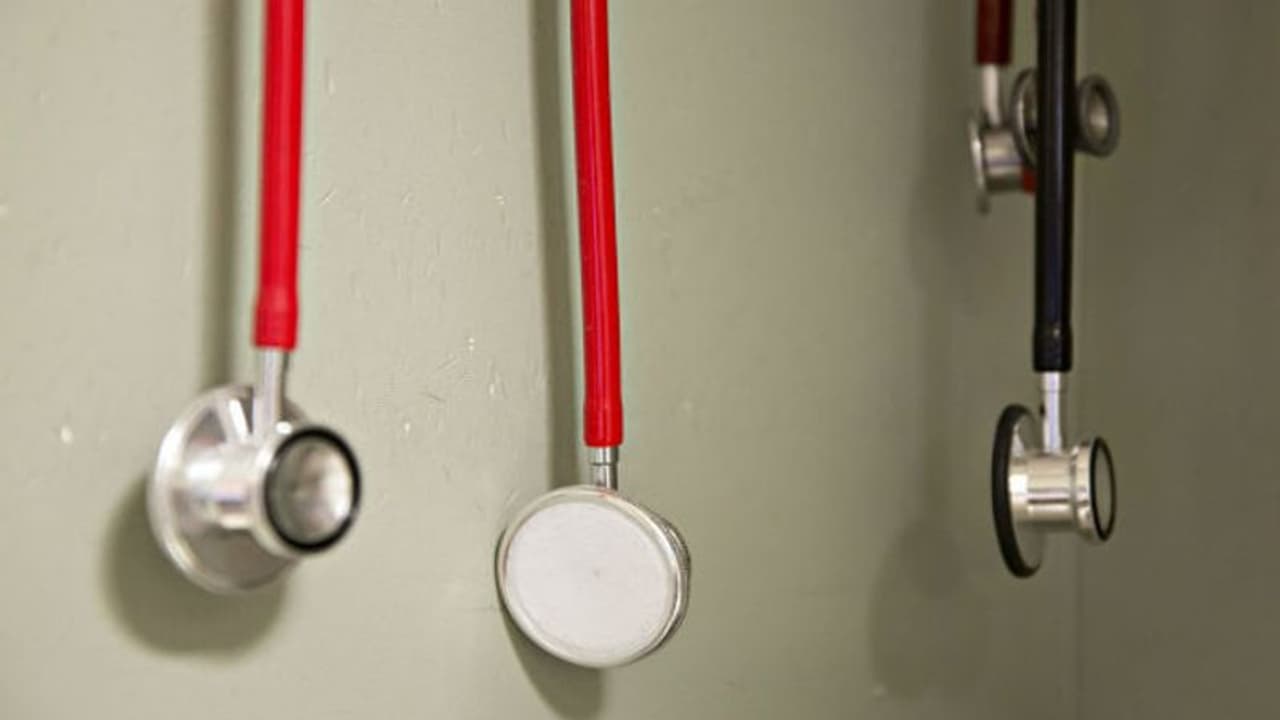 তৃণমূল নেতৃত্বের হস্তক্ষেপে কাটল আনন্দলোক জট, ফের খুলল হাসপাতাল