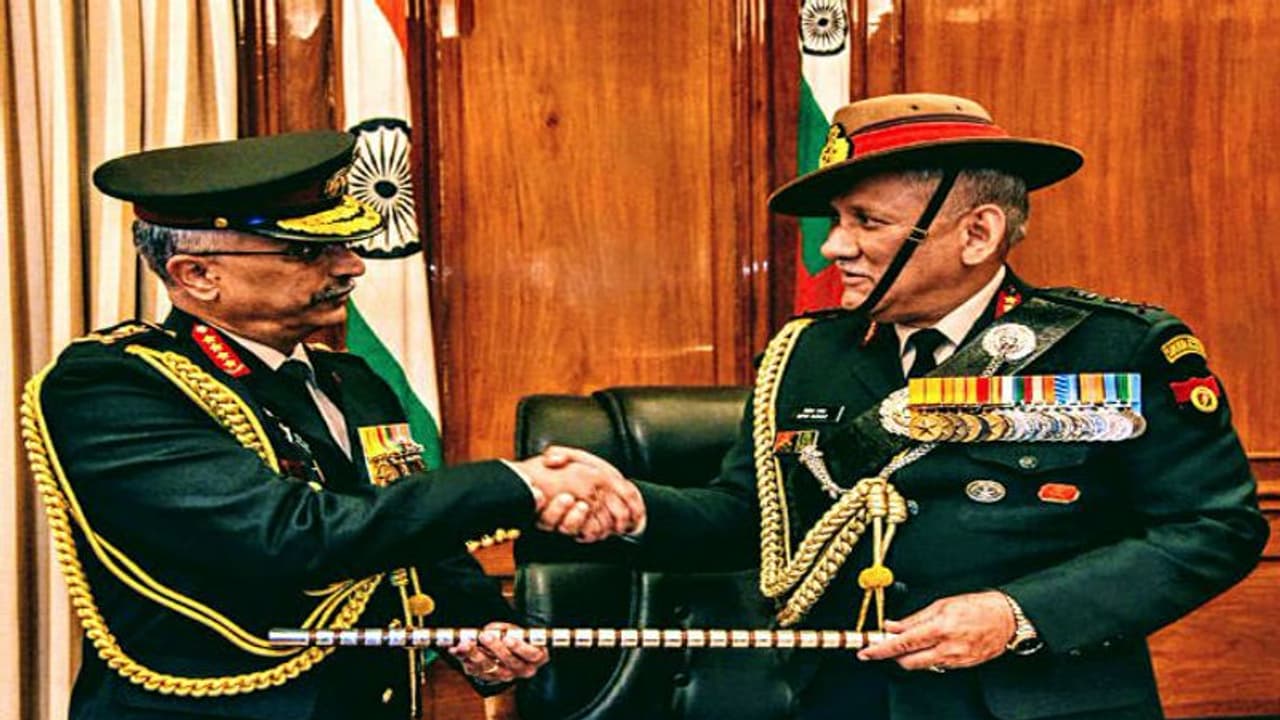 দেশের নতুন সেনা প্রধান হলেন জেনারেল মুকুন্দ নরাভানে , অবসরের দিনেই সিডিএস হলেন রাওয়াত