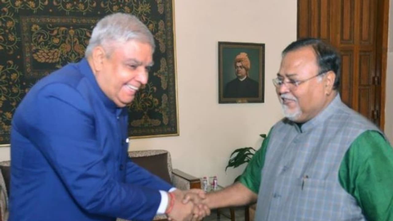 রাজ্যপালের সঙ্গে সাক্ষাৎ পার্থ এর, তবে কি যাদবপুর নিয়ে সংঘাতে ইতি রাজ্যপালের সঙ্গে সাক্ষাৎ পার্থ এর, তবে কি যাদবপুর নিয়ে সংঘাতে ইতি