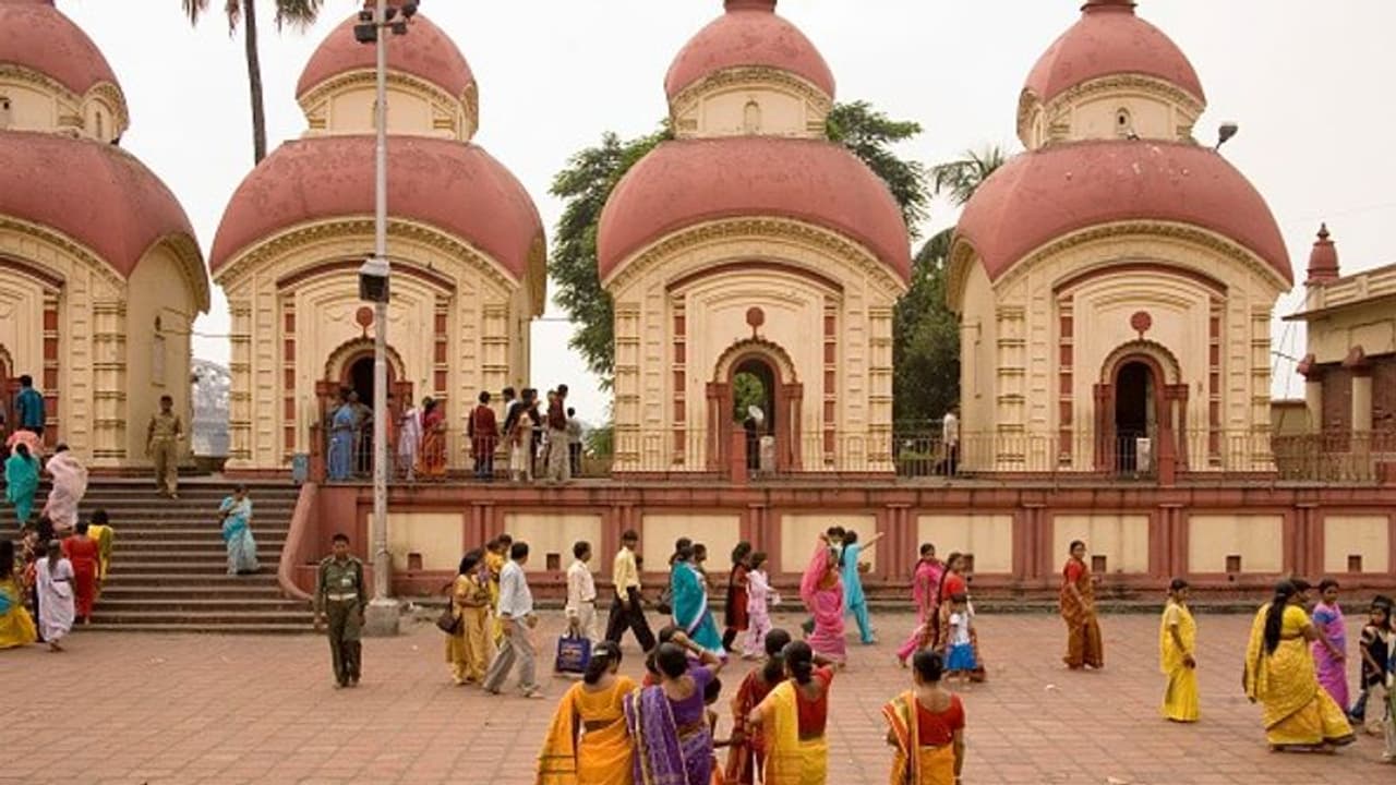 কাকভোর থেকে ভিড় দক্ষিণেশ্বরে, কল্পতরু উপলক্ষ্যে অতিরিক্ত দুই ট্রেন কাকভোর থেকে ভিড় দক্ষিণেশ্বরে, কল্পতরু উপলক্ষ্যে অতিরিক্ত দুই ট্রেন