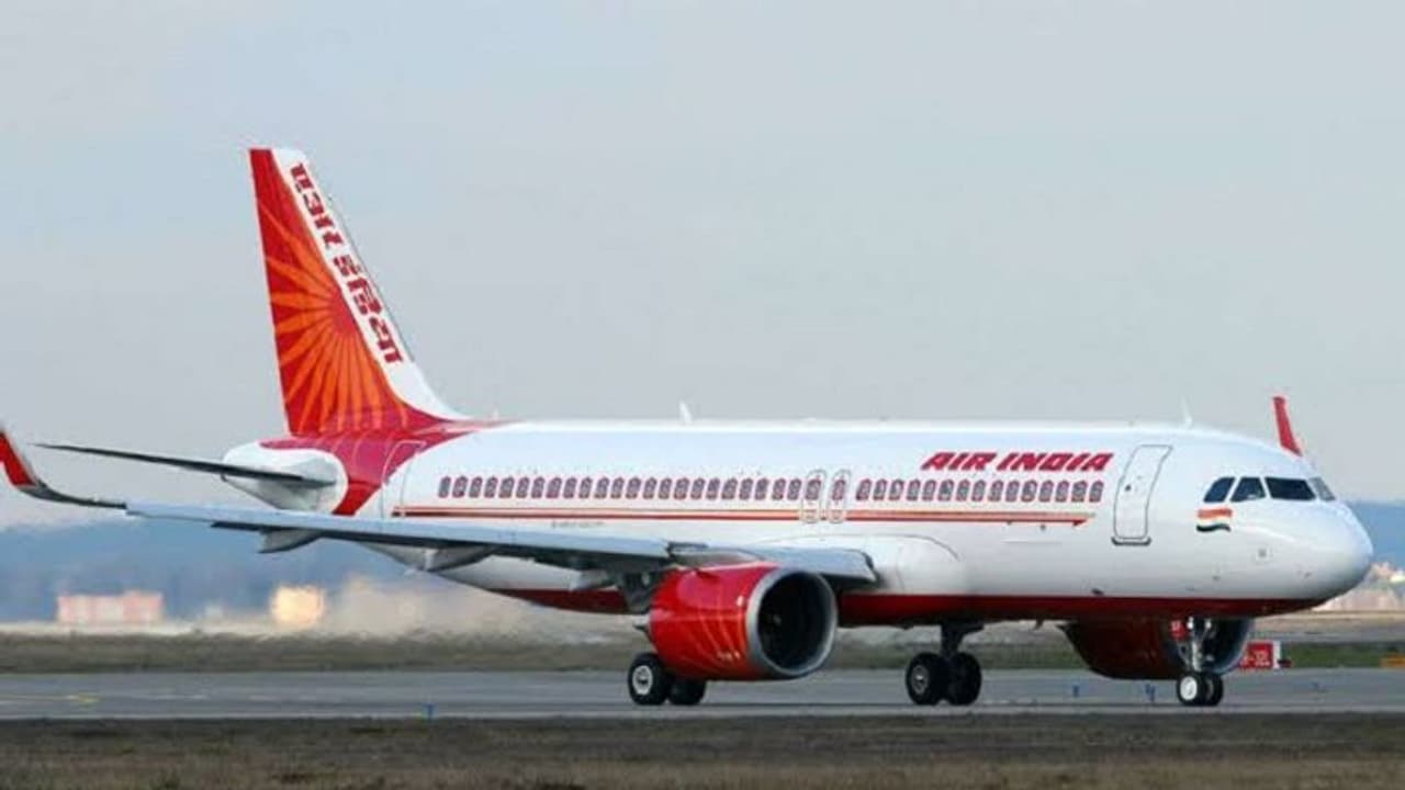 പ്രവാസികളെ തിരിച്ചെത്തിക്കാൻ വന്ദേ ഭാരത് മിഷൻ: കേരളത്തിലേക്കുള്ള വിമാന ടിക്കറ്റ് നിരക്കുകൾ നിശ്ചയിച്ചു.