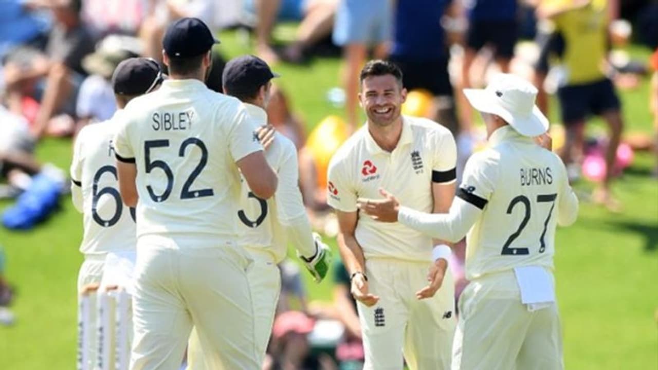 11 खिलाड़ियों को कमरे में बंद करने का मिला फायदा, इंग्लैंड के अधिकतर खिलाड़ी मैच के लिए तैयार 11 खिलाड़ियों को कमरे में बंद करने का मिला फायदा, इंग्लैंड के अधिकतर खिलाड़ी मैच के लिए तैयार