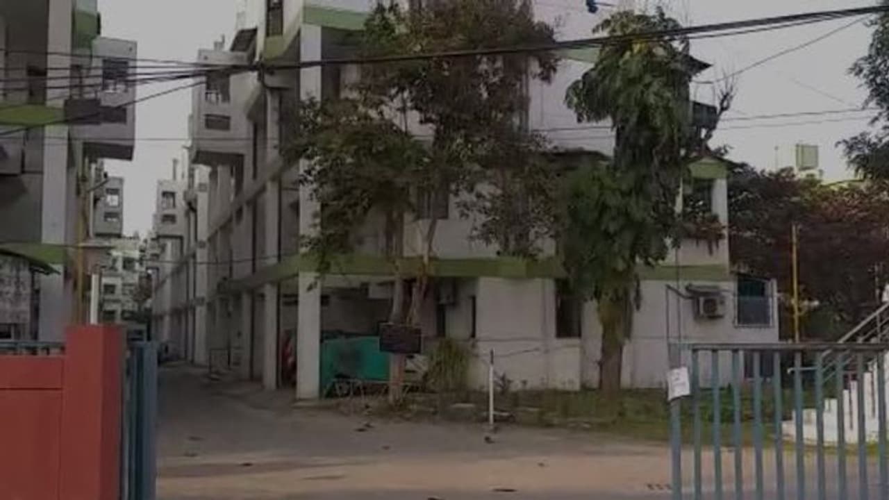 সম্পত্তির লোভ, মাথা থেঁতলে মা কে 'খুনের চেষ্টা' মেয়ে এর সম্পত্তির লোভ, মাথা থেঁতলে মা কে 'খুনের চেষ্টা' মেয়ে এর