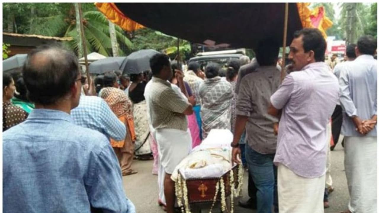 സഭാതര്ക്കം: മൃതദേഹം വച്ച് തർക്കം വേണ്ട; നിയമനിർമ്മാണത്തിന് സർക്കാർ സഭാതര്ക്കം: മൃതദേഹം വച്ച് തർക്കം വേണ്ട; നിയമനിർമ്മാണത്തിന് സർക്കാർ