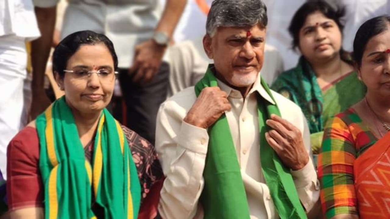 దళిత అధికారిపై అనుచిత వ్యాఖ్యలు... చంద్రబాబు వివరణ ఇదే దళిత అధికారిపై అనుచిత వ్యాఖ్యలు... చంద్రబాబు వివరణ ఇదే