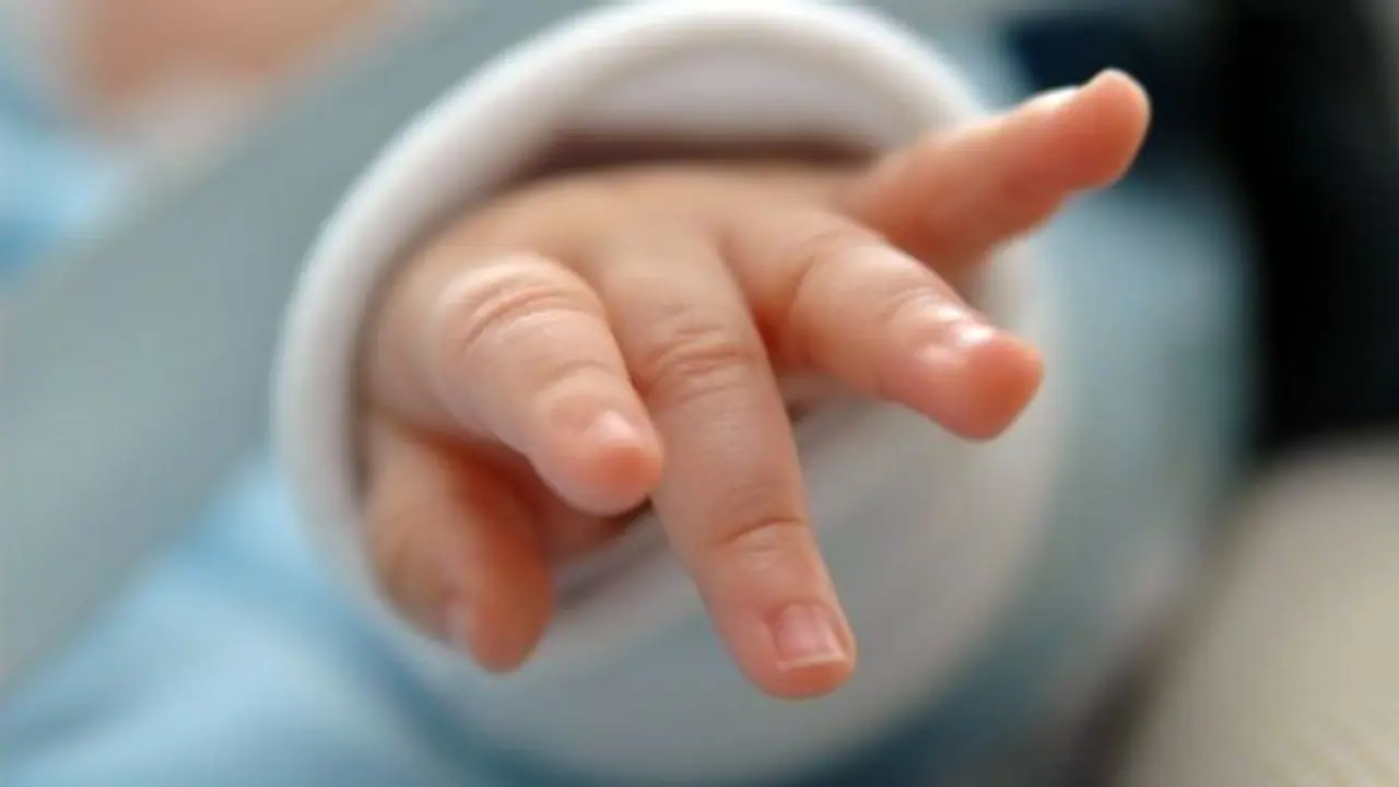 ಹೆಣ್ಣು ಕೂಸು ಮಾರಾಟ : ಹೆತ್ತವರೂ ಸೇರಿ 7 ಜನ ಬಂಧನ