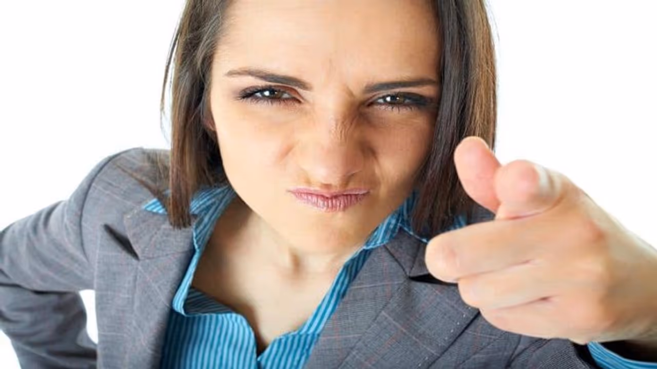 जब न्यू ईयर पर गर्लफ्रेंड रूठ जाए तो इन 5 तरीकों से मना सकते हैं उसे जब न्यू ईयर पर गर्लफ्रेंड रूठ जाए तो इन 5 तरीकों से मना सकते हैं उसे