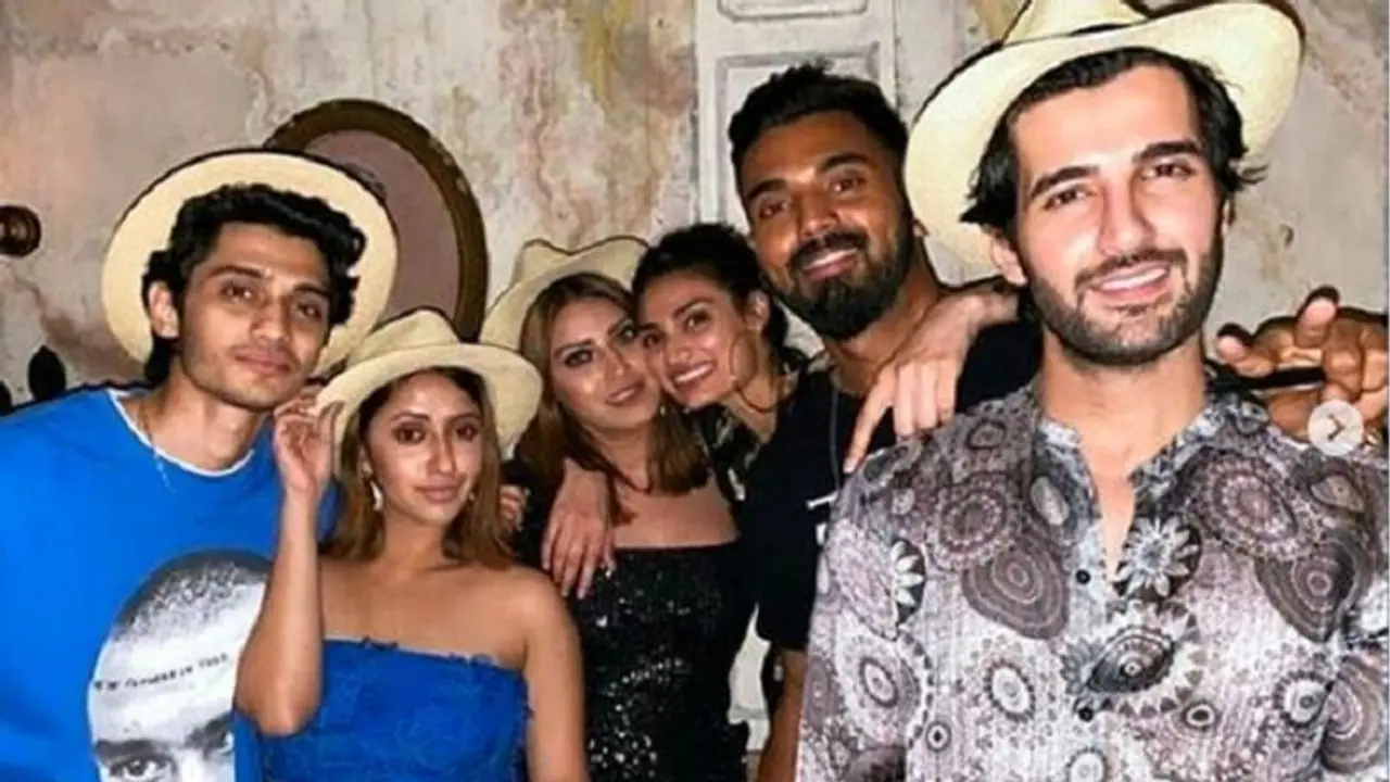 ಗೆಳತಿ ಜೊತೆ ಥಾಯ್ಲೆಂಡ್ನಲ್ಲಿ ಹೊಸ ವರ್ಷ ಆಚರಿಸಿದ ಕೆಎಲ್ ರಾಹುಲ್! ಗೆಳತಿ ಜೊತೆ ಥಾಯ್ಲೆಂಡ್ನಲ್ಲಿ ಹೊಸ ವರ್ಷ ಆಚರಿಸಿದ ಕೆಎಲ್ ರಾಹುಲ್!