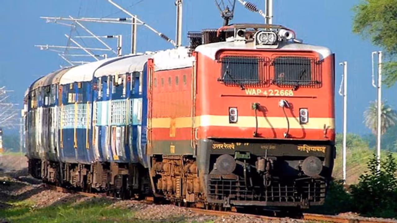 భార్య కోసం సీటు అడిగాడని... కొట్టి చంపేశారు..! భార్య కోసం సీటు అడిగాడని... కొట్టి చంపేశారు..!