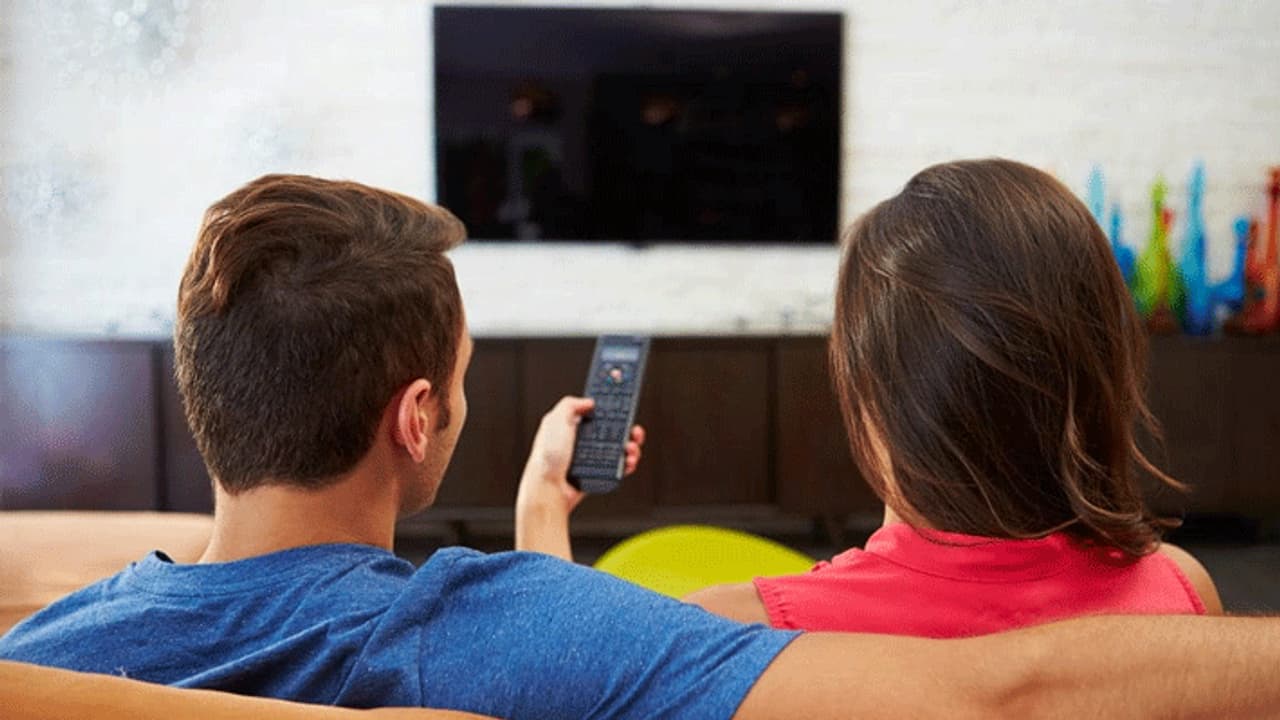 पति पत्नी और वो...टीवी ने ली बीवी की जान, सिर्फ एक जिद की और उतार दिया मौत के घाट पति पत्नी और वो...टीवी ने ली बीवी की जान, सिर्फ एक जिद की और उतार दिया मौत के घाट