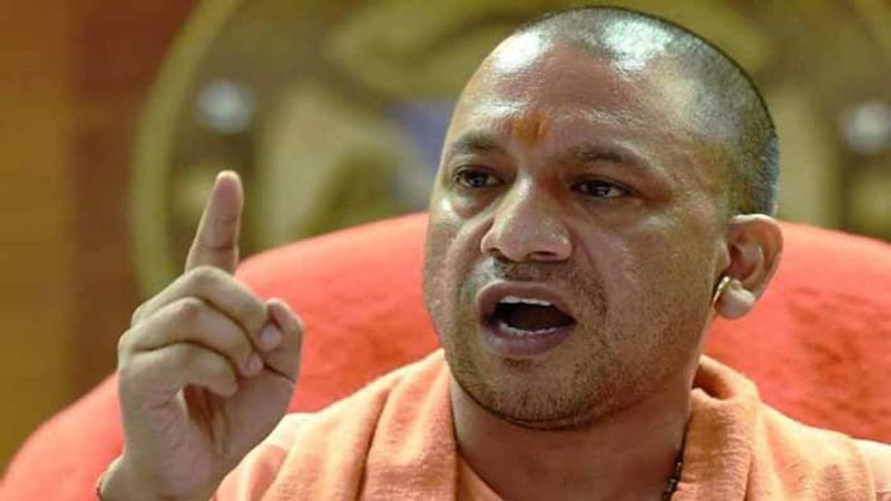 മുസ്ലീങ്ങൾക്ക് പൗരത്വ നിയമ ഭേദഗതിയുടെ ലഘുലേഖകൾ വിതരണം ചെയ്ത് യോഗി ആദിത്യനാഥ് മുസ്ലീങ്ങൾക്ക് പൗരത്വ നിയമ ഭേദഗതിയുടെ ലഘുലേഖകൾ വിതരണം ചെയ്ത് യോഗി ആദിത്യനാഥ്