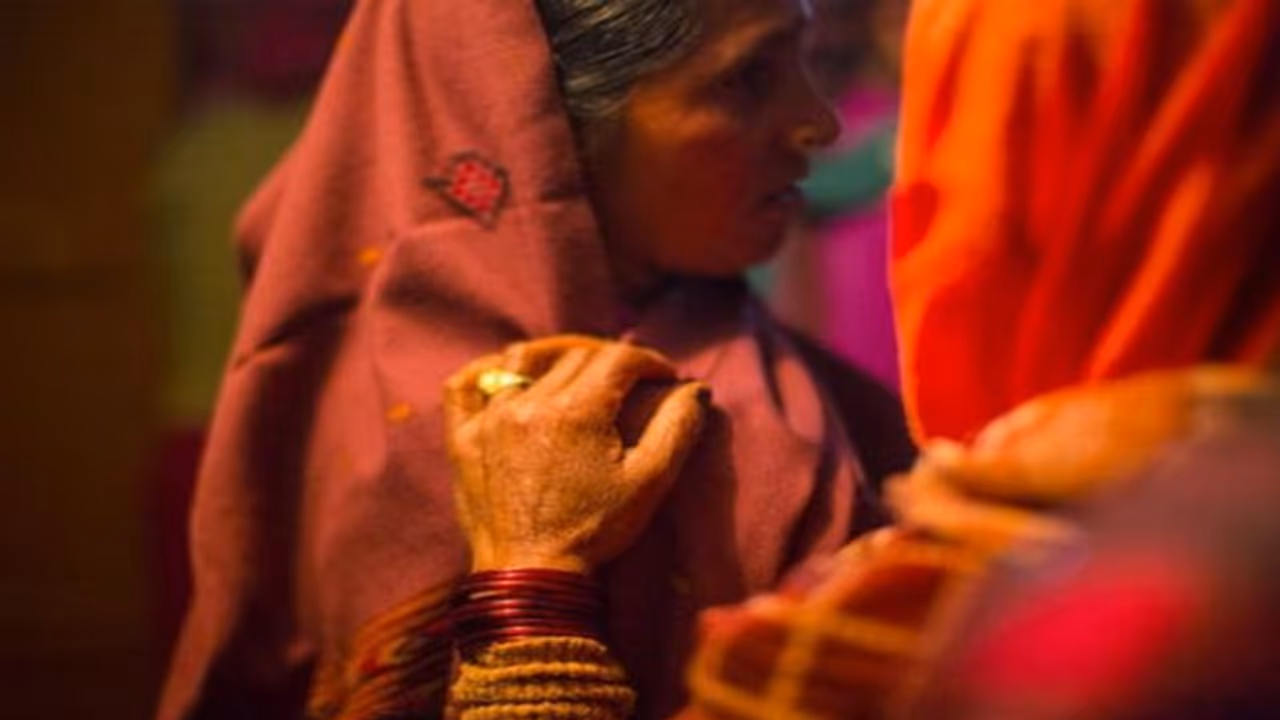 അമ്മായിഅമ്മയോടൊപ്പം താമസിക്കുന്ന സ്ത്രീകള്‍ക്ക്, വേറെ താമസിക്കുന്ന സ്ത്രീകളേക്കാള്‍ സ്വാതന്ത്ര്യം കുറവാണോ?